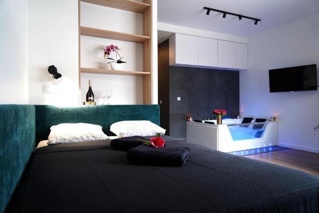 Relax Jacuzzi Apartment Krasków Εξωτερικό φωτογραφία
